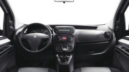 Peugeot Bipper - widok ogólny wnętrza z przodu