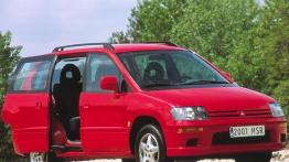 Mitsubishi Space Runner - prawy bok