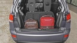 Citroen C-Crosser - tył - bagażnik otwarty