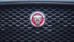Jaguar XF - czarny charakter