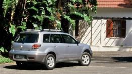 Mitsubishi Outlander - prawy bok