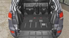 Citroen C-Crosser - tylna kanapa złożona, widok z bagażnika