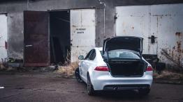 Jaguar XF - czarny charakter