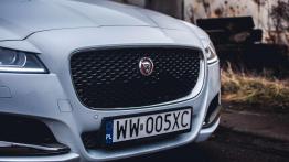Jaguar XF - czarny charakter