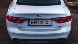 Jaguar XF - czarny charakter