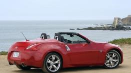Nissan 370Z Roadster - prawy bok
