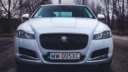 Jaguar XF - czarny charakter