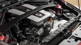 Nissan 370Z Roadster - maska otwarta