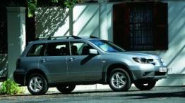Mitsubishi Outlander - prawy bok