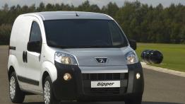 Peugeot Bipper - przód - reflektory włączone