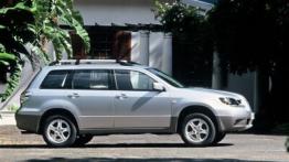 Mitsubishi Outlander - prawy bok