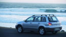 Mitsubishi Outlander - lewy bok