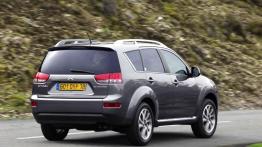 Citroen C-Crosser - widok z tyłu