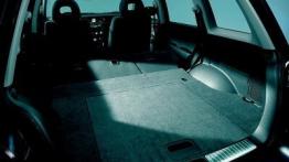 Mitsubishi Outlander - tylna kanapa złożona, widok z bagażnika
