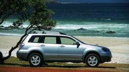 Mitsubishi Outlander - prawy bok