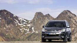 Citroen C-Crosser - widok z przodu