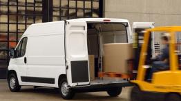 Citroen Jumper - tył - bagażnik otwarty