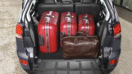 Citroen C-Crosser - tył - bagażnik otwarty