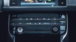 Jaguar XF - czarny charakter