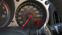 Nissan 370Z Roadster - deska rozdzielcza