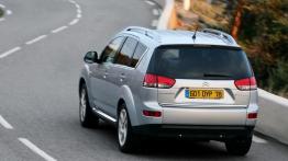 Citroen C-Crosser - widok z tyłu