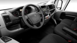Citroen Jumper - widok ogólny wnętrza z przodu