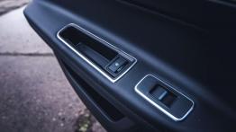 Jaguar XF - czarny charakter