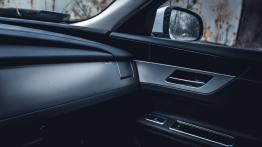 Jaguar XF - czarny charakter