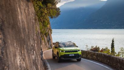 Jeep na Brussels Motor Show 2026. Avenger Black Edition, nowy Compass i potężny Wagoneer S