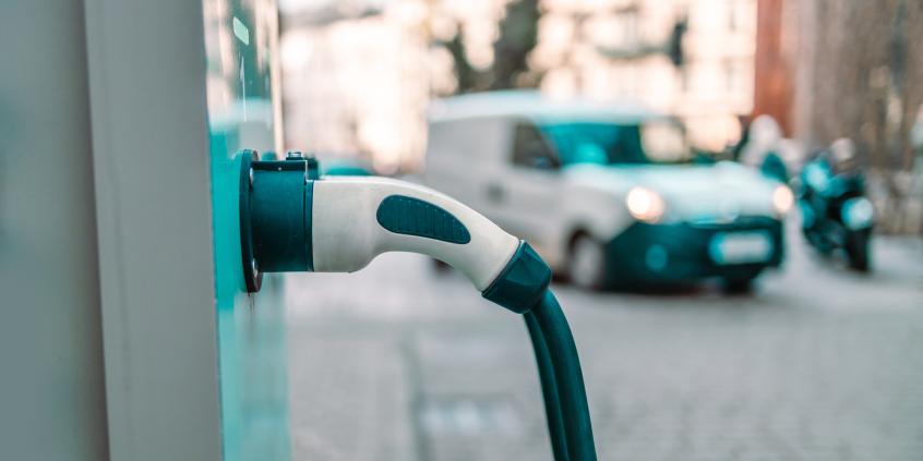 Eksperci alarmują kierowców elektryków. Publiczna ładowarka może stać się furtką dla hakerów