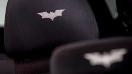 Nissan Juke Nismo Dark Knight Rises - zagłówki na tylnych fotelach