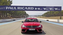 Mercedes C63 AMG Coupe Black Series - przód - reflektory włączone