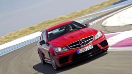 Mercedes C63 AMG Coupe Black Series - przód - reflektory włączone