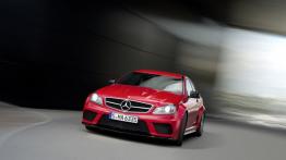 Mercedes C63 AMG Coupe Black Series - przód - reflektory włączone