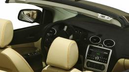 Ford Focus Coupe Cabriolet - widok ogólny wnętrza z przodu