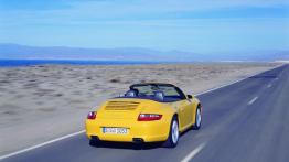 Porsche 911 Carrera Cabriolet - widok z tyłu