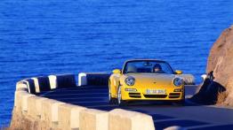 Porsche 911 Carrera Cabriolet - widok z przodu