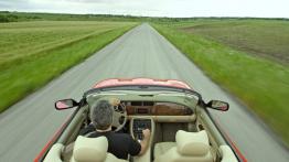 Jaguar XK8 Cabriolet - widok ogólny wnętrza z przodu