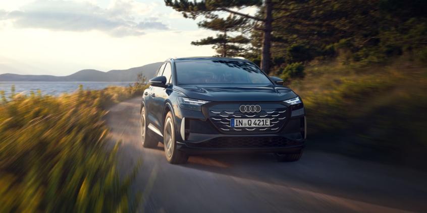 Audi idzie dalej niż lifting. Q4 e-tron 2026 ma wydajniejszy napęd i zupełnie nowe wnętrze