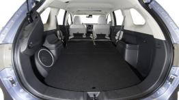 Mitsubishi Outlander III PHEV - tylna kanapa złożona, widok z bagażnika