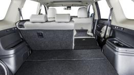 Mitsubishi Outlander III PHEV - tylna kanapa złożona, widok z bagażnika