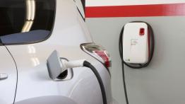 Toyota RAV4 EV - gniazdo ładowania