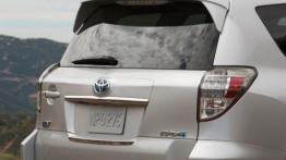 Toyota RAV4 EV - tył - inne ujęcie