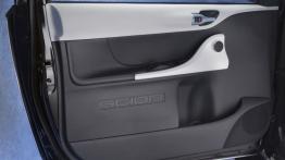 Scion iQ EV - drzwi kierowcy od wewnątrz