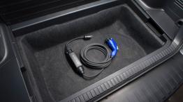 Toyota RAV4 EV - bagażnik, akcesoria