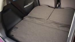 Mitsubishi I-MiEV - tylna kanapa złożona, widok z bagażnika