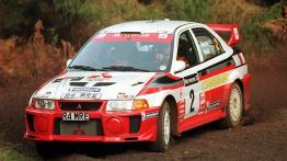 Mitsubishi Lancer EVO - widok z przodu