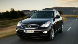 Infiniti EX - widok z przodu