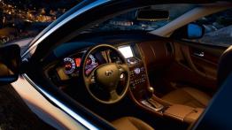 Infiniti EX - kokpit, nocne zdjęcie