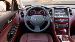 Infiniti EX - kokpit